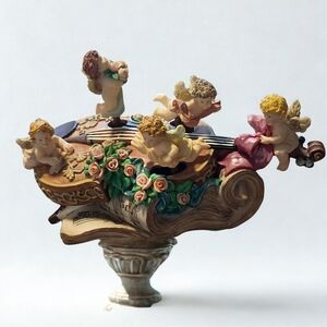 Charming Angelic Dancing Cherubs Musicical Box.